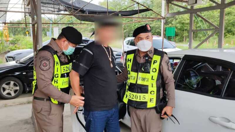 ตำรวจทางหลวงลำปาง จับกุมผู้ต้องหายาเสพติดรายสำคัญ อยู่ระหว่างหลบหนีหมายจับจากภาคใต้ไปประเทศเพื่อนบ้าน