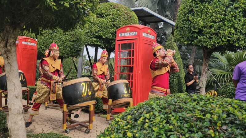 นงนุช เวิลด์ พัทยา สืบสานศรัทธาหิมาลัย เปลี่ยนธงมนตรา 9 ต้น เชื่อมวัฒนธรรมไทย–ภูฏาน–ทิเบต–เนปาล