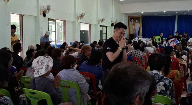 อ่างทอง – เตรียมหารือกระทรวงเกษตรและหน่วยงานที่เกี่ยวข้องแก้ปัญหาและให้ความช่วยเหลือเกษตรกร ที่ได้รับความเสียหายจากปัญหาน้ำท่วม แต่ข้อมูลคลาดเคลื่อน