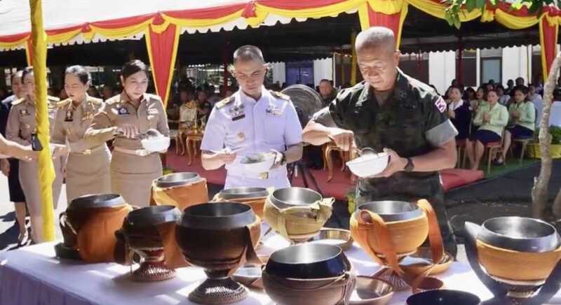 จ.จันทบุรี – กองพันทหารราบที่ 2 กรมทหารราบที่ 1 กองพลนาวิกโยธิน ค่ายตากสิน จังหวัดจันทบุรี จัดพิธีทำบุญเนื่องในวันคล้ายวันสถาปนาหน่วย ครบรอบ 71 ปี เพื่อความเป็นสิริมงคล รำลึกถึงกำลังพลผู้ล่วงลับ และสร้างขวัญกำลังใจแก่ครอบครัวทหาร