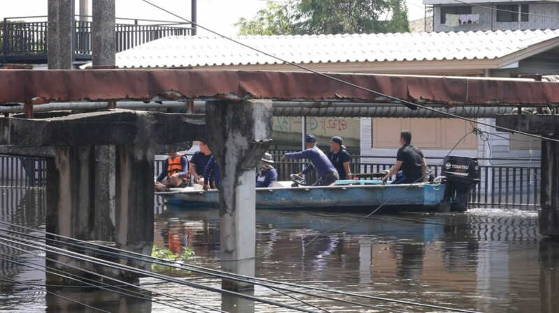 กองทัพเรือระดมเรือผลักดันน้ำ 4 จุด คลองสำโรงลด 50 ซม. เร่งเดินเครื่องเต็มกำลังภายในค่ำนี้
