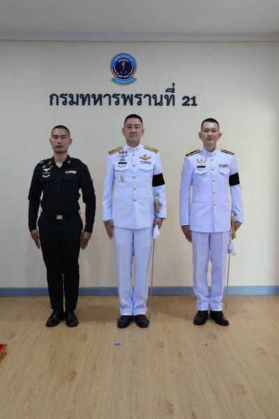 ผบ.กรม ทพ.21 ประดับยศ ให้กับกำลังพลที่ได้เลื่อนชั้นยศสูงขึ้น หลังจากที่ได้ปฏิบัติภารกิจ ปกป้องประเทศชาติและความเสียสละของ ตนเอง