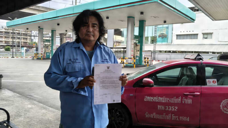 ปทุมธานี – แท็กซี่เซ็งหนุ่มตุ้งติ้งอ้างแม่ล้มหัวฟาดตุ๋นให้จอดรอก่อนชิ่งหนีแฉประวัติโกงโชกโชน