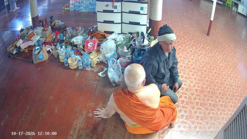 ปทุมธานีวงจรปิดจับภาพโจรตีเนียนอ้างชื่อเจ้าอาวาสวัดดังตุ๋นเงินอดีตหลวงพ่อ 3 หมื่น