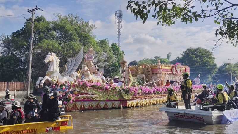 ประชาชนนับหมื่นร่วมสืบสานประเพณีรับบัว หนึ่งเดียวในโลก ประจำปี 2569 ณ วัดบางพลีใหญ่