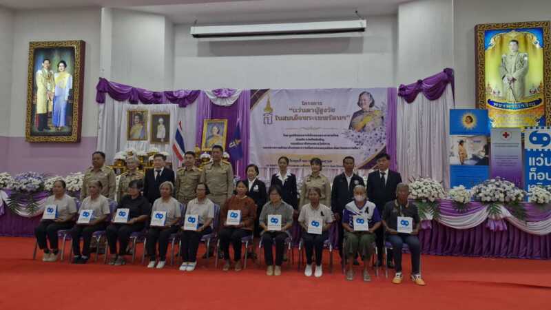 แว่นท็อปเจริญ ร่วมกับ มูลนิธิสงเคราะห์เด็กของสภากาชาดไทยเดินหน้า “โครงการแว่นตาผู้สูงวัยในสมเด็จพระเทพรัตนฯ” ให้บริการตรวจวัดสายตาและตัดแว่นใหม่ฟรีให้แก่ผู้สูงวัยที่ประสบปัญหาสายตาและขาดทุนทรัพย์