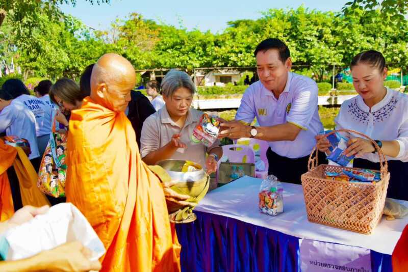 อบจ.พิษณุโลก จัดกิจกรรมทำบุญตักบาตรข้าวสารอาหารแห้งและทำความสะอาด (Big Cleaning Day) สวนสาธารณะบึงราชนก เนื่องใน “วันองค์การบริหารส่วนจังหวัด” ประจำปี 2569