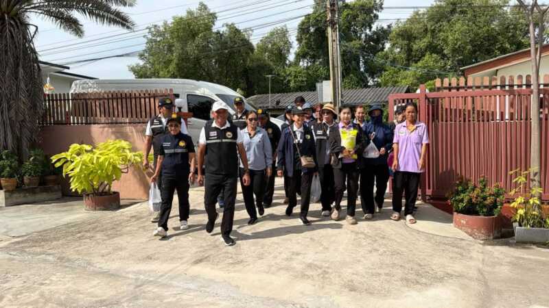 “นายกอิฏ  คลองตำหรุ” ลงพื้นที่มอบถุงยังชีพผู้ป่วยติดเตียงกว่า 30 ครัวเรือน พร้อมเร่งแก้ปัญหาน้ำท่วมขังพื้นที่ลุ่มต่ำ