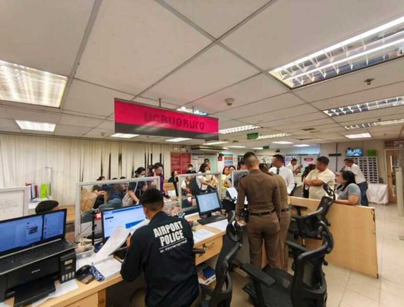 นักเรียนครึ่งร้อยฝันสลายถูกลอยแพกลางสนามบินสุวรรณภูมิ เจอทัศนศึกษาทิพด้านผู้ปกครองแห่เข้าแจ้งความ
