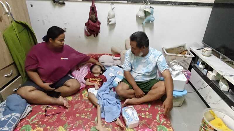 ปทุมธานี – แม่สุดทนวอนสังคมช่วยลูกสาวพิการทางสมองไร้รัฐเหลียวแล