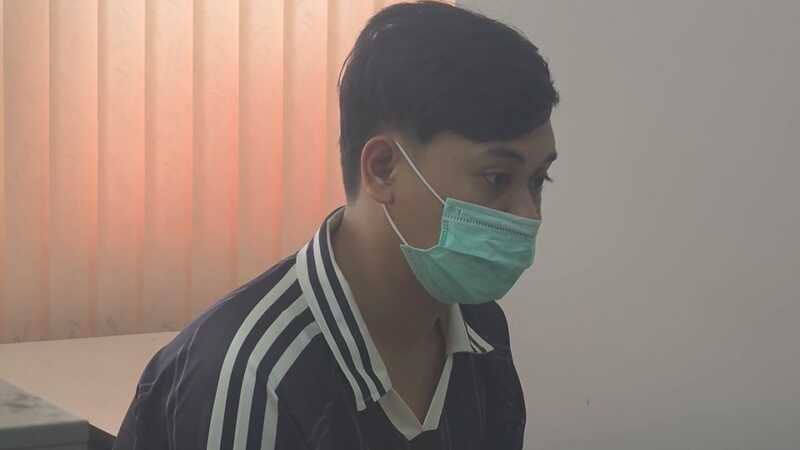 ตำรวจคุม ยูเว่ พิมพ์ลายนิ้วมือ เจ้าตัวยังนิ่ง หน้าตาอ่อนโรย ขณะที่ ผกก.สภ.เมืองสงขลา สั่งขุดถอนรากถอนโคนยกแก๊ง จ่อฟันพวกร่วมก่อเหตุ