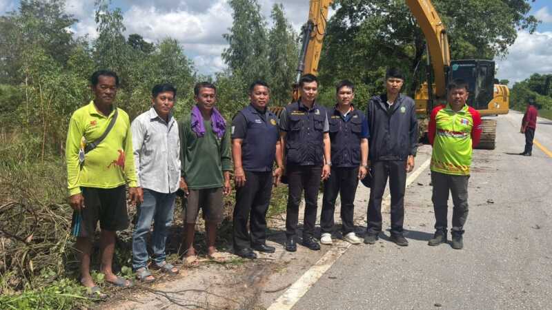 กำแพงเพชร – ส.ส.นพพล ผนึกกำลังชลประทานและผู้นำท้องถิ่นกำแพงเพชร ถกแผนแก้ไขปัญหาน้ำท่วม พร้อมส่งรถแบ็คโฮลอกคลองสายปากดง-ท่าขึ้น เร่งเปิดทางระบายน้ำ