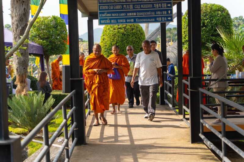 นงนุช เวิลด์ พัทยา สืบสานศรัทธาหิมาลัย เปลี่ยนธงมนตรา 9 ต้น เชื่อมวัฒนธรรมไทย–ภูฏาน–ทิเบต–เนปาล