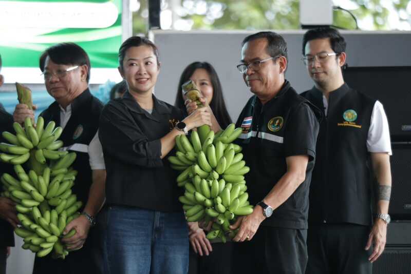กำแพงเพชร – รมว.เกษตรฯ ควง รมช. และคณะ ลงพื้นที่กำแพงเพชร มอบนโยบายและรับฟังปัญหาพี่น้องประชาชน ที่อำเภอคลองขลุง จังหวัดกำแพงเพชร