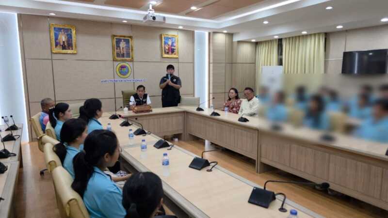 ปทุมธานี – ครูกว่า30ร้องไห้ร้องเรียน นายกอบจ. ผอ.โรงเรียนดังคลองหลวงใช้อำนาจคุกคามครู เป็นเด็กนักเรียนผวาครูลั่นเจ็บปวดหัวใจปกป้องลูกศิษย์ไม่ได้